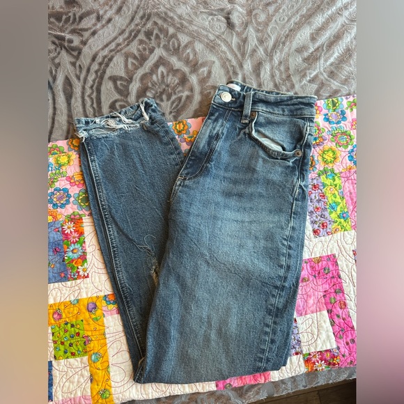 Zara Ripped Jeans - Picture 2 of 4
